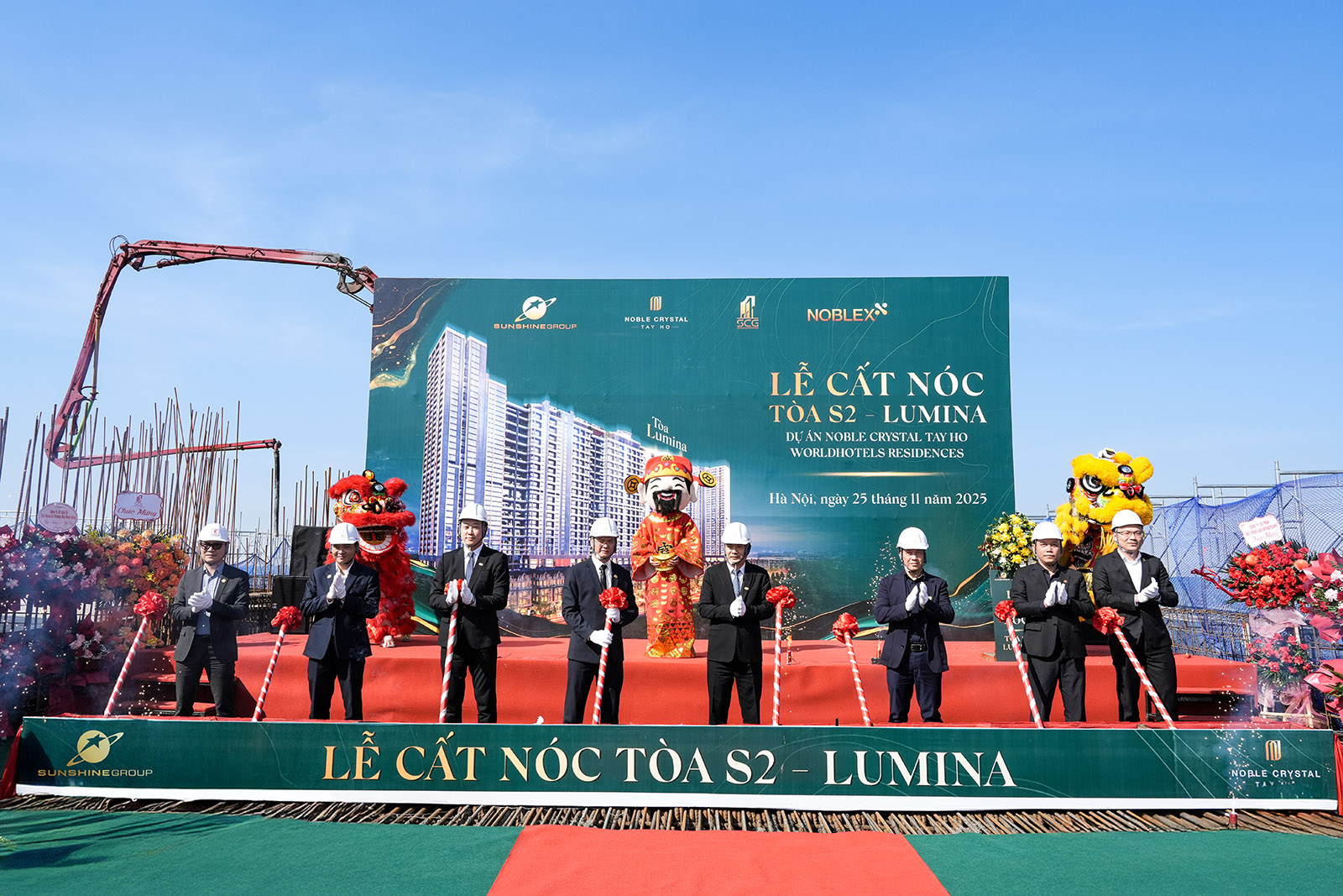 BLĐ Sunshine Group, Tổng thầu SCG và đơn vị phát triển NOBLEX thực hiện nghi thức cất nóc tòa S2 – Lumina dự án Noble Crystal Tay Ho WorldHotels Residences